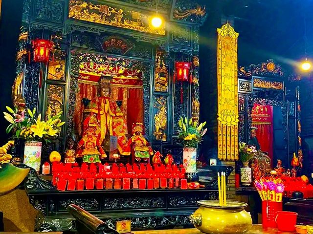 Tin Hau Temple, Aberdeen – A Tranquil Heritage Beside the Sea Tin Hau Temple, Aberdeen – A Tranquil Heritage Beside the Sea