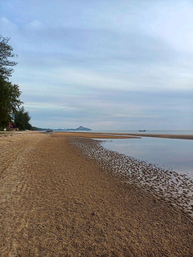 ชายหาดที่เงียบสงบ หัวหิน