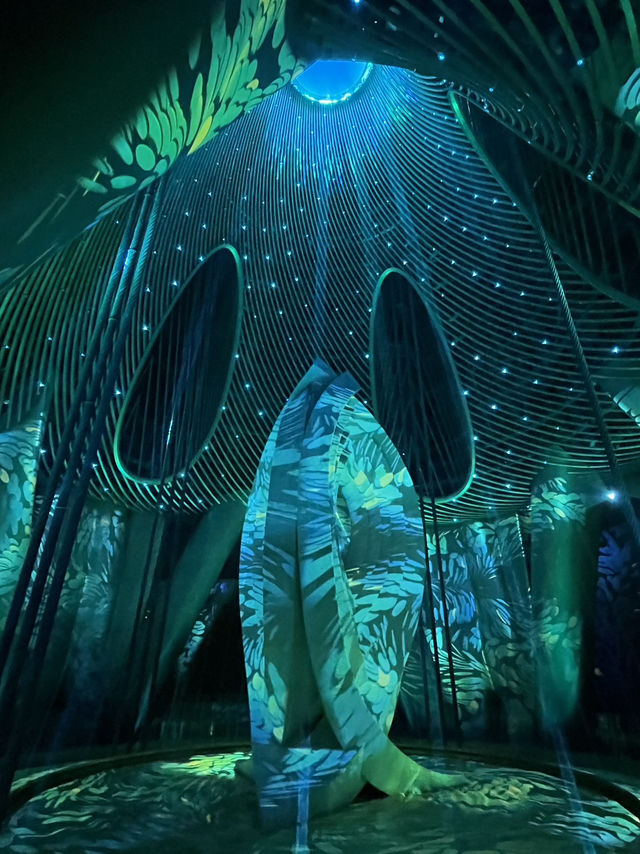 上海塔-摩登建築風格感受都市脈搏  