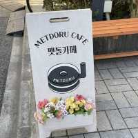 【東京/新大久保🇯🇵】石臼挽きのコーヒーと韓国伝統菓子を楽しむ癒やし空間✨️METDORU CAFE