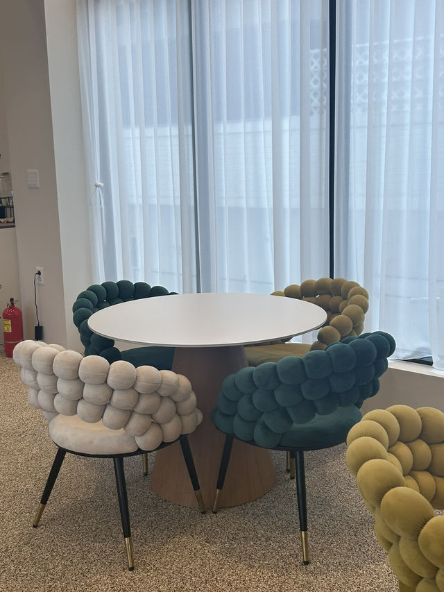 바삭한 굴뚝빵과 여유가 공존하는 베이커리 카페 바삭한 굴뚝빵과 여유가 공존하는 베이커리 카페