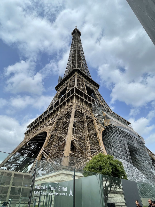 🇫🇷 Eiffel Tower – Day & Night Magic