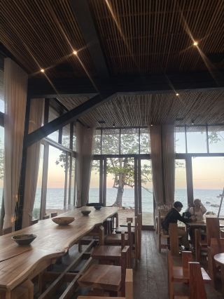 チュムポーン空港近くの海辺のツリーハウス