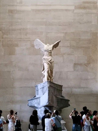 Louvre Museum, Paris, France: Louvre Museum Sculpture Hall 🇫🇷