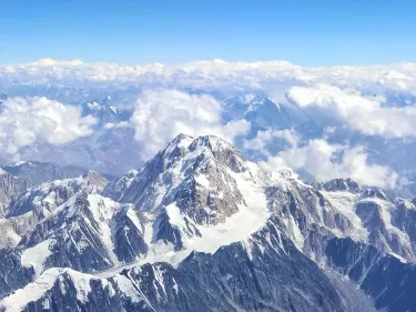 Paket Wisata Xinjiang 11 Hari dari Jakarta 11 Puncak bersalju pegunungan Tian Shan
