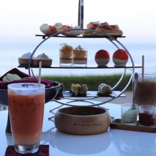 海邊下午茶 ☕️🫖🏖️🏝️

在麥克法蘭小屋享受輕鬆的下午時光 ☕️🫖 #麥克法蘭小屋 #下午茶時光

華欣海邊一棟經典的木造房屋。氛圍寧靜浪漫,別具風情。非常適合悠閒地品茗,讓思緒在海浪聲和海風中放鬆身心 🏖️🫖☕️🏝️

我最喜歡的是這棟海邊老木屋的氛圍,溫暖、經典又私密。這裡是放鬆身心、享受悠閒時光或與愛人共度美好時光的完美之選☕️🫖🏖️🏝️

如果您身在華欣,正在尋找可以悠閒品茗的優美之地,我強烈推薦您親自體驗一下麥克法蘭之家☕️🫖🏖️🏝️

#麥克法蘭之家 #下午茶 #華欣 #華欣海灘 #下午茶點評 #華欣之旅

#華欣 #海灘 #海灘生活