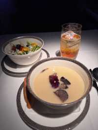 🇹🇭✈️ FIRST CLASS การบินไทย 6 ชั่วโมง กรุงเทพฯ → โอซากา ราคา 80,000 บาท กินอะไรบ้าง?