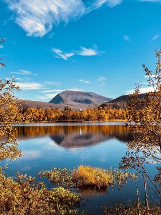 🍂🏔️ Tromsø During Autumn — Norway’s Arctic Beauty in a Golden Season 🇳🇴