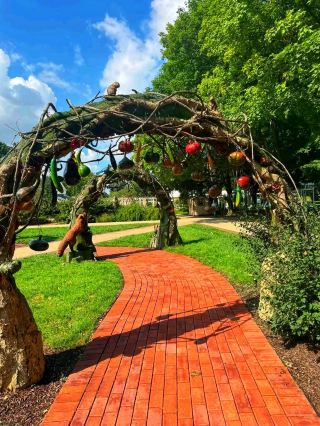 🍂 A Seasonal Escape Filled with Natural Beauty 🌺