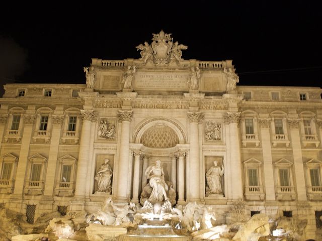 The beautiful Trevi Fountain ⛲️ 