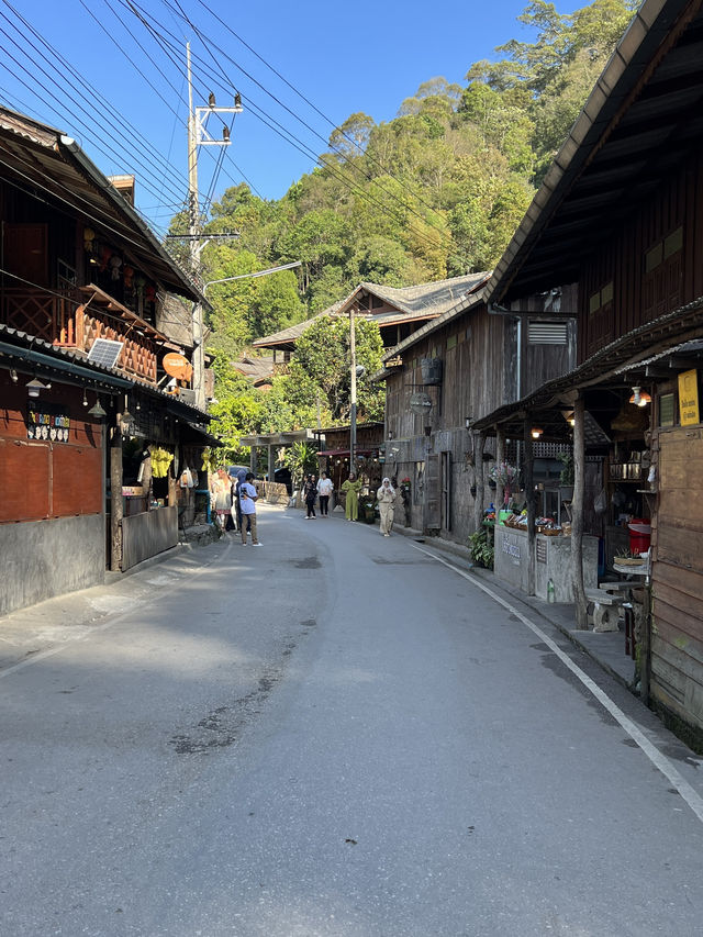 🏞️🚶‍♂️ Exploring Mae Kampong