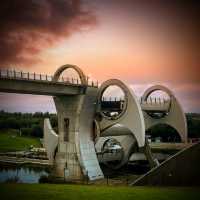Falkirk Wheel：🎡  蘇格蘭的工程奇蹟，旋轉升降的運河之旅！