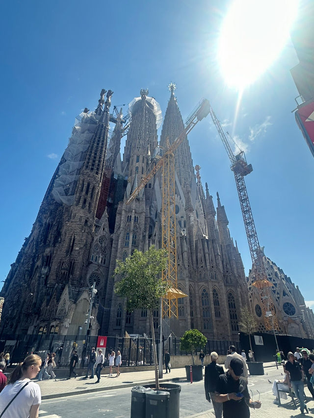 📍西班牙·巴塞隆拿 🇪🇸｜精華必去行程✨ 高第迷宮 + 海邊放空 + TAPAS美食天堂！