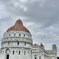 The piazza to the Pisa!