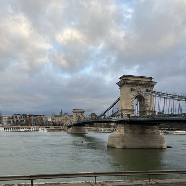 헝가리 부다페스트의 명물 세체니다리🌉
