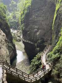Escape to Wulong: Where towering cliffs and natural wonders await just a day trip from Chengdu!
