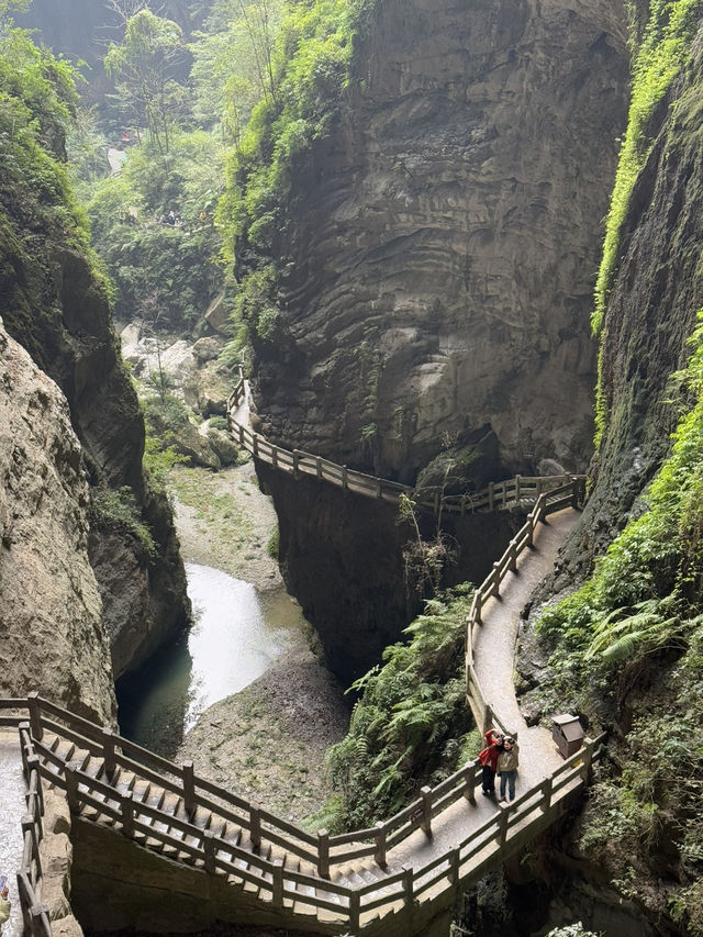 Escape to Wulong: Where towering cliffs and natural wonders await just a day trip from Chengdu!