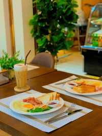 🌞✨ Demi Café - คาเฟ่แสงอาทิตย์แห่งศรีลำดวน 