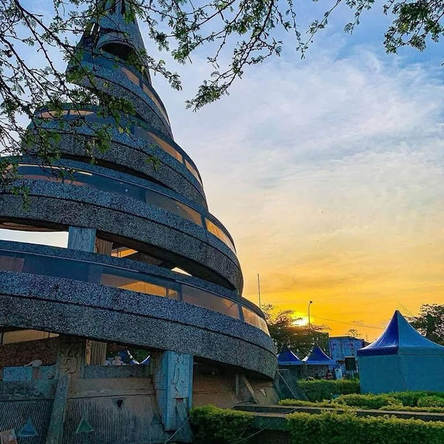 A Symbol of Unity and Heritage in Yaoundé 🇨🇲🏛️  