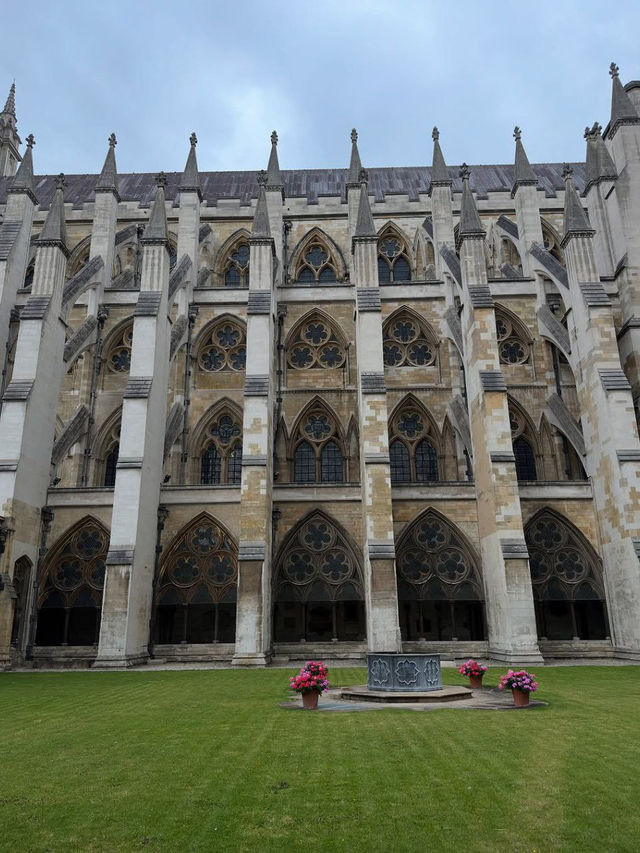 🏛 Westminster Abbey – The Coronation Cathedral of Kings and Culture