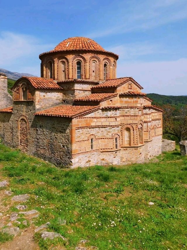 🏰 Mystras – The Byzantine Ghost City of the Peloponnese