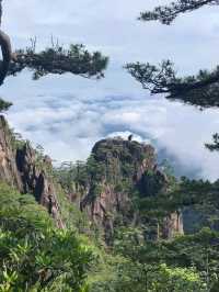 ⛰️ Huangshan – The Legendary Yellow Mountain of Mist and Pines