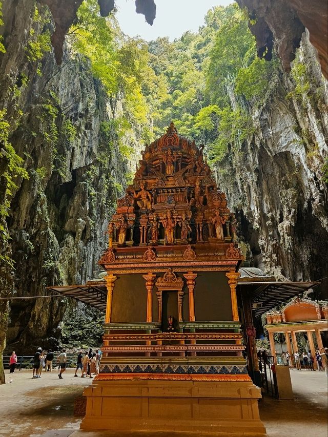 ⛰️ Batu Caves – A Spiritual and Cultural Landmark