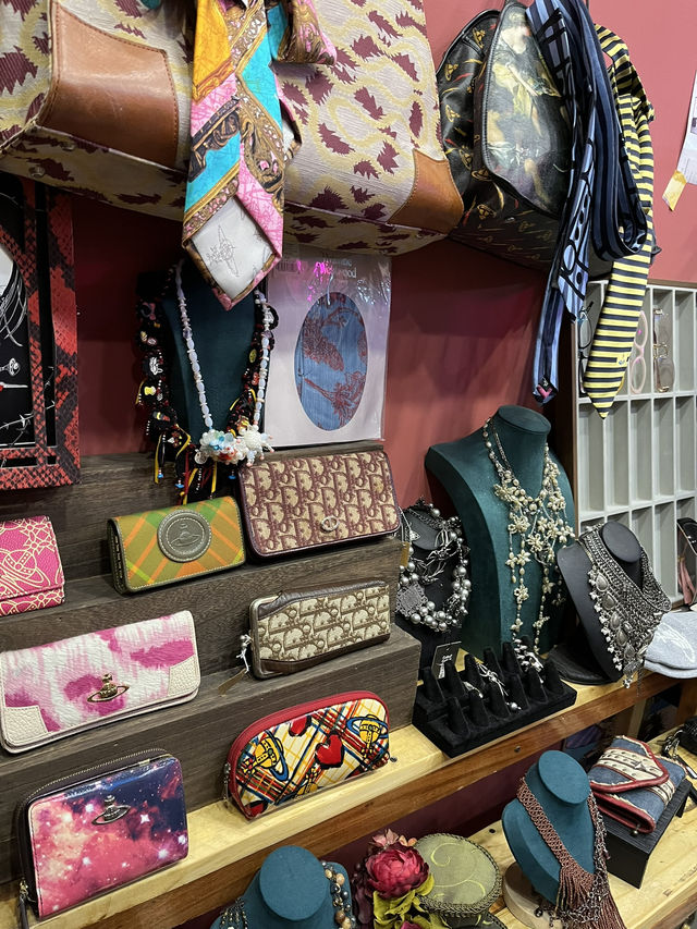 Shop Like a Local🛍️