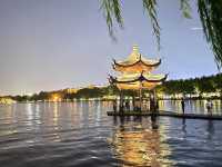 Hangzhou’s Stunning West Lake 