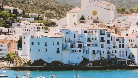 ท่องเที่ยวสเปน | Cadaqués | เมืองสีสันสดใสเหนือจริง — traveler post in Cadaques
