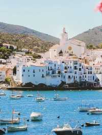 Touring Spain | Cadaqués | Surrealistic Colorful Town