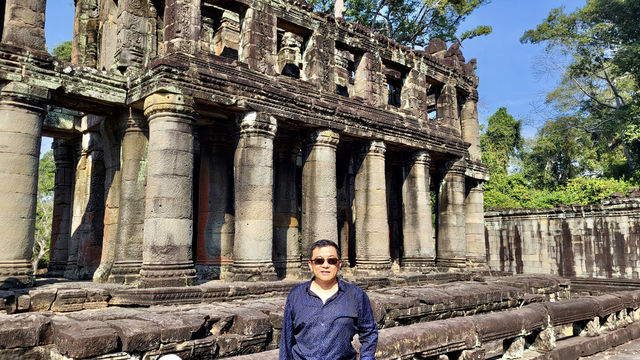 擁有一座奇特的希臘式兩層建築的寺廟-聖劍寺