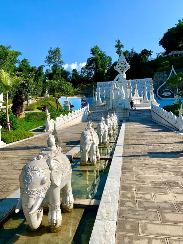 Mangshi, Dehong, Yunnan, Menghuan Big Golden Pagoda | City of Dawn, Gold and Silver Twin Towers | Mangshi Cuisine