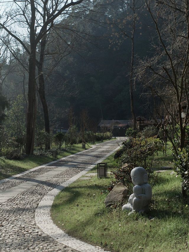 跋山涉水，住進這間中式禪意民宿～|。