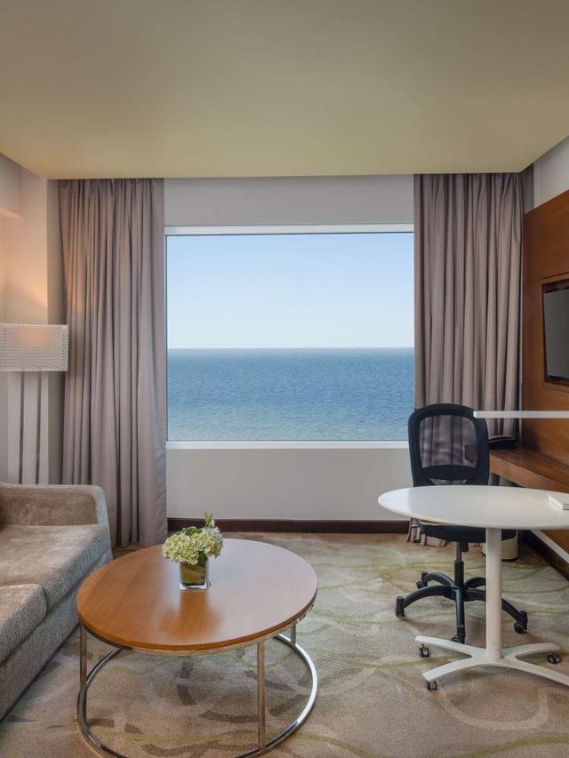 🌟 Colombo's Coastal Charm: Radisson Hotel Highlights 🌊🏨