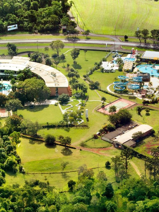 🌴🛏️ Foz do Iguacu's Finest: Family Fun & Relaxation 🌊