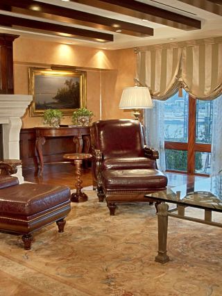 🏨✨ Greenwich Getaway: Harbor Views & Luxury Stays! ✨🌊