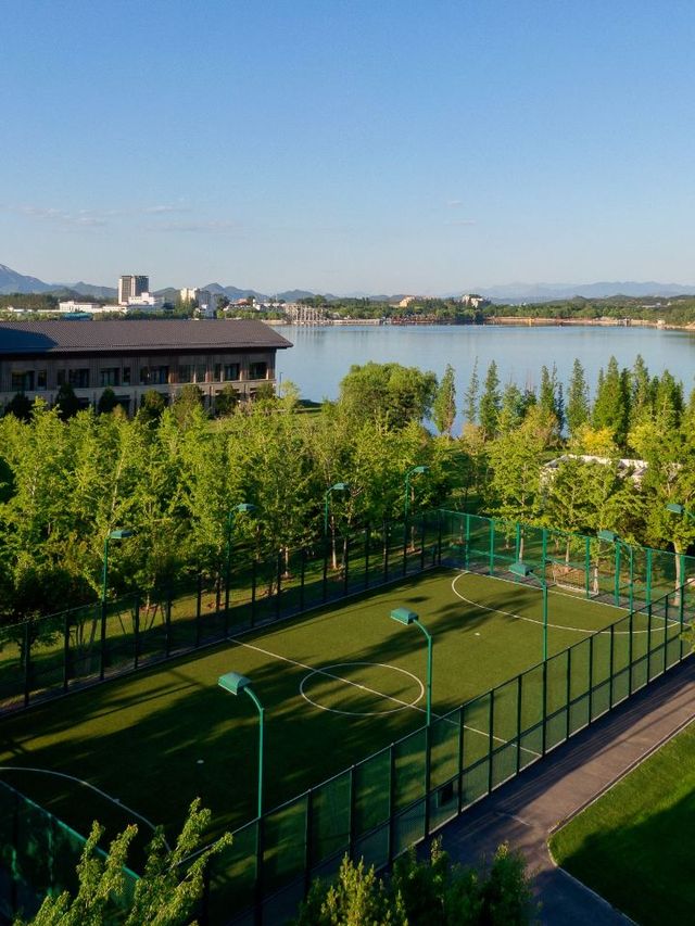 🌟 Beijing's Best: Luxe Lakeside Getaway at Yanqi Hotel 🏰✨