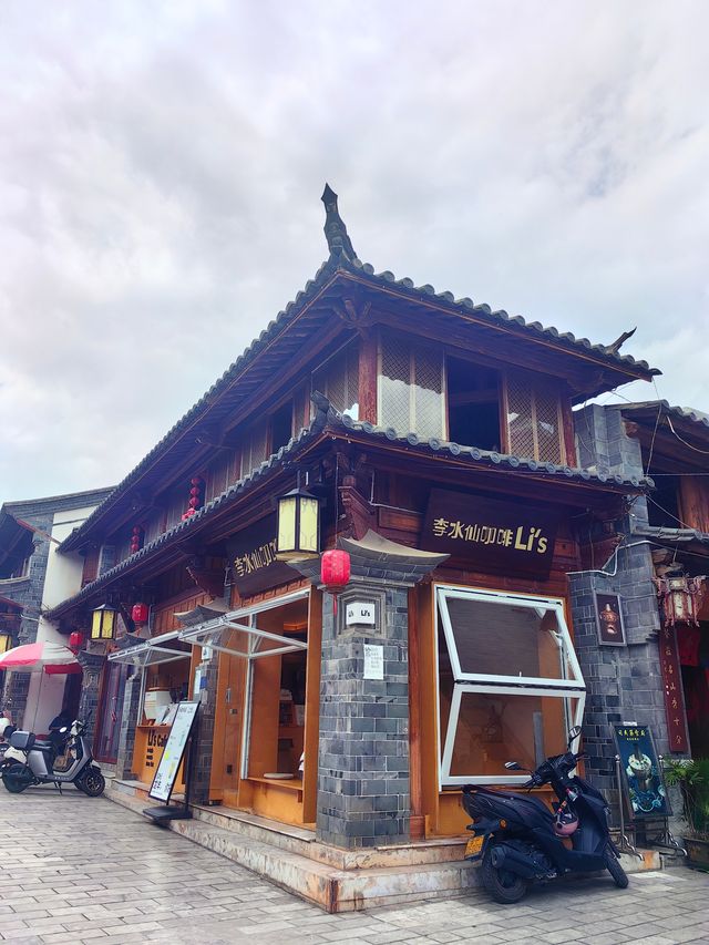 玉溪避暑中：李水仙咖啡Li's。