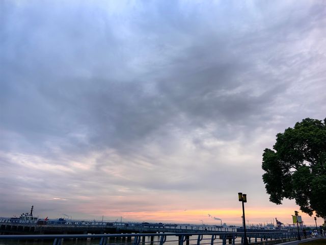長江落日。