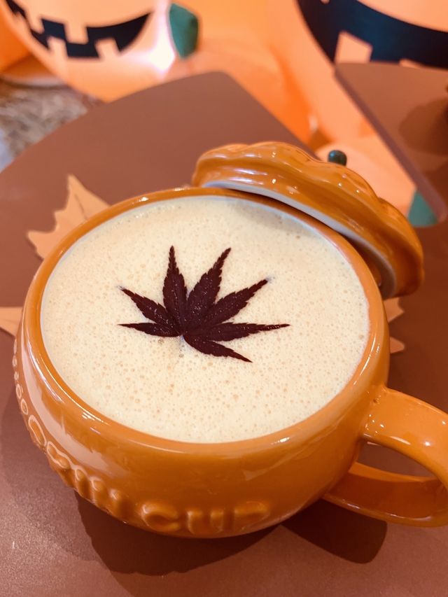 武康路最美露台咖啡館，南瓜節氣氛提前濃厚起來。