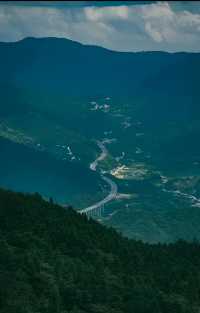 登頂牛草山，氣勢磅礡、心曠神怡。