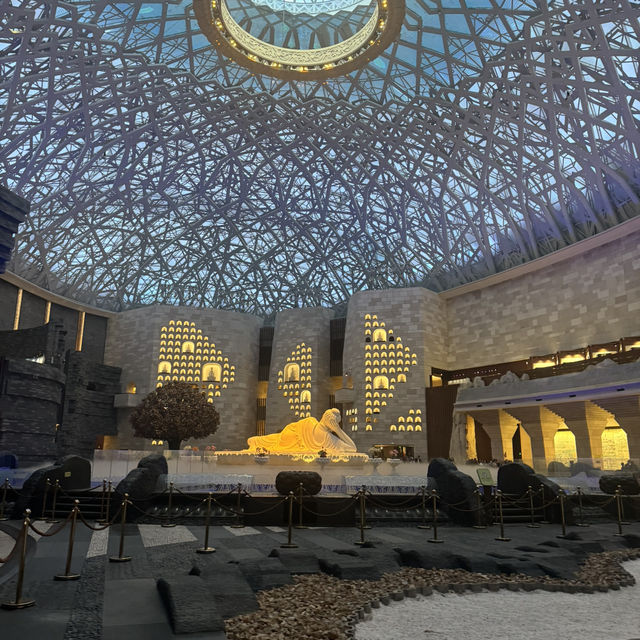Exploring Niushoushan: Nature, History, and the Stunning Usnisa Palace!