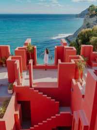 Explore Modern Architecture at La Muralla Roja,🌿❤️