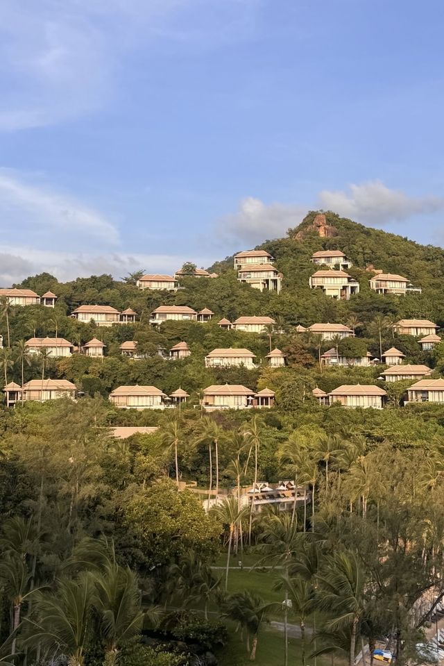 《蘇梅島悅榕莊：奢華與自然交織的夢幻之旅》。