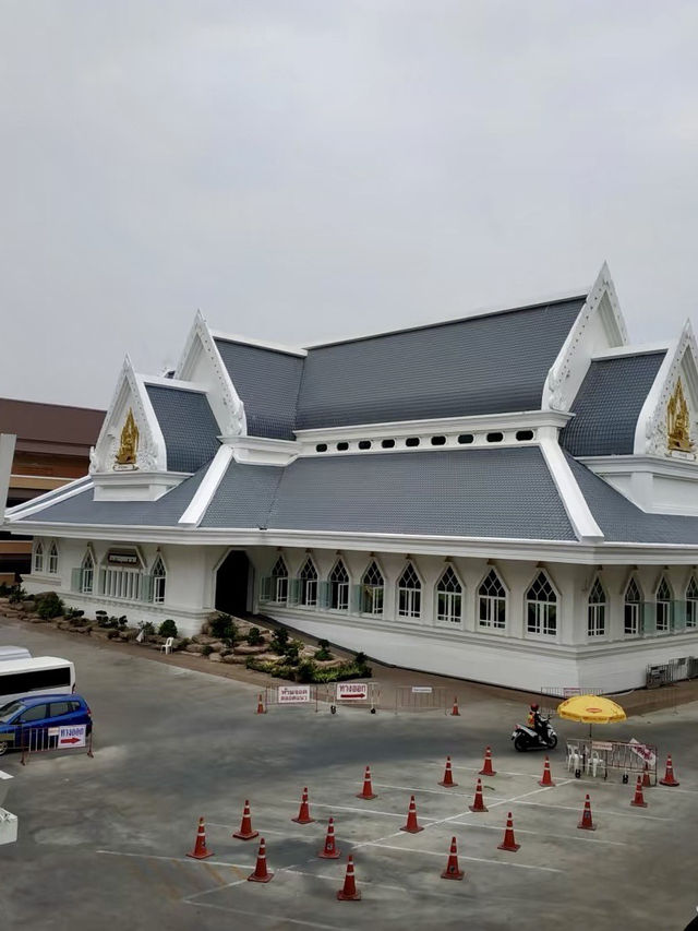 泰陽下的曼谷漫遊——甘蒙坤寺與恰圖恰市集之旅