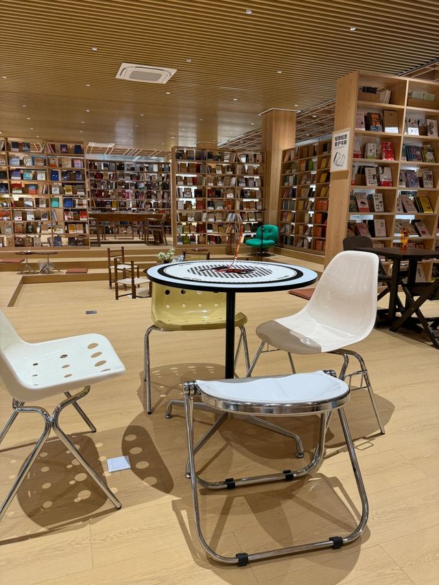 昆明翠湖麗瑞德酒店-百里春秋