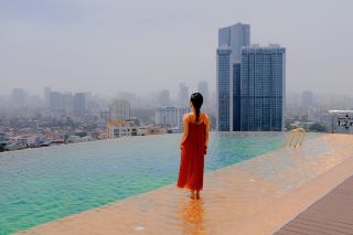 Hanoi Hotels | A Night in a Golden Filter