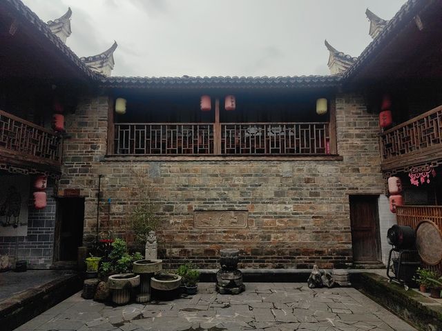 湖南資興辰南村榮華齋古戲園