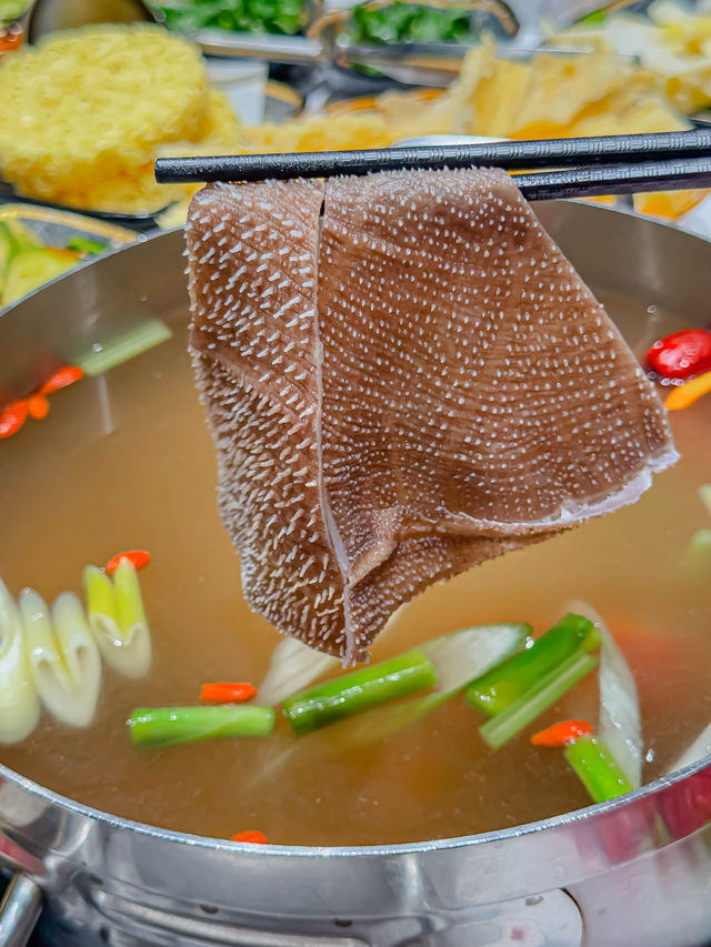 呢間牛肉火鍋真係正到爆！連湯底都想飲清光